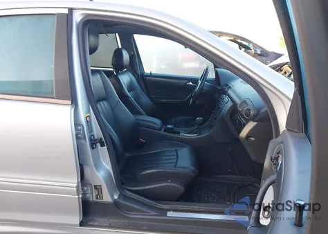 2002 Mercedes-Benz C 32 Amg z USA, uszkodzony, nr VIN WDBRF65J32F185444